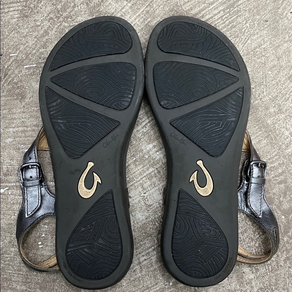 🌸🌸 OLUKAI SANDALS 🌸🌸 - Picture 6 of 7